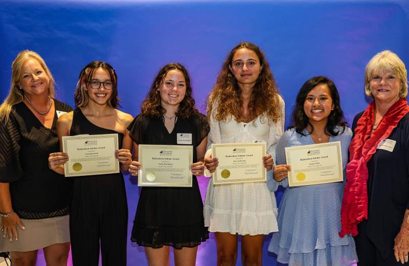 2022 Richardson Scholars with Kristin Lockwood (left) and Nancy Richardson Luther (right):  Alexandria Roth, Ellie MacMullan, Alexa Soderman and Kayleen Diaz